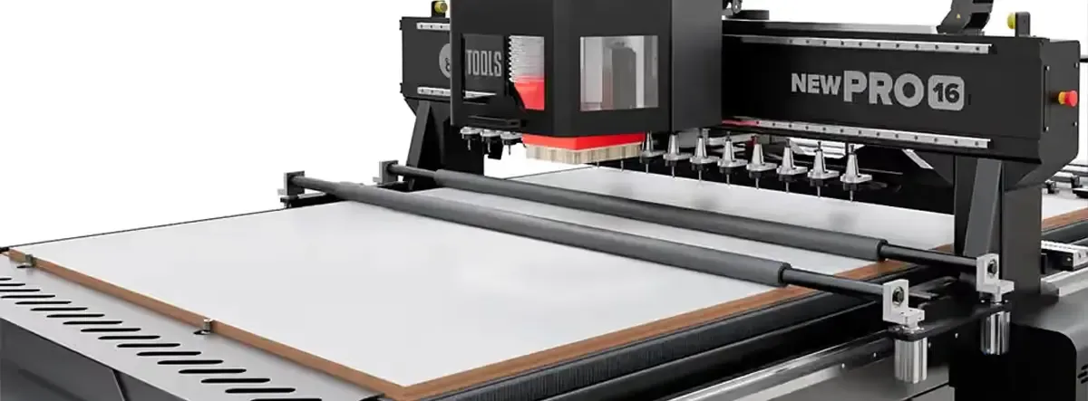 Cabeçote com dois spindles da Router CNC Start Full 2030 usinando peça de móvel planejado